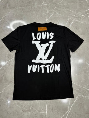 Camiseta Louis Vuitton Preta Com detalhes nas costas