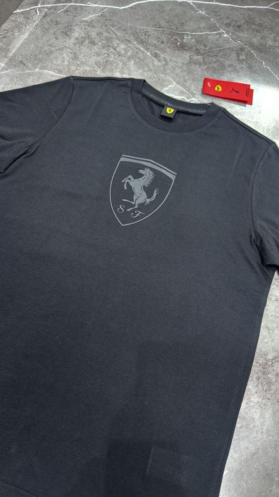 Camiseta Pumax Ferrari Color Block Com simbolo no peito preta