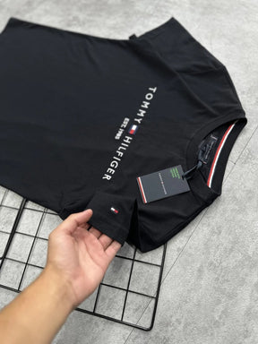 Camiseta Tommy Hilfiger All Black