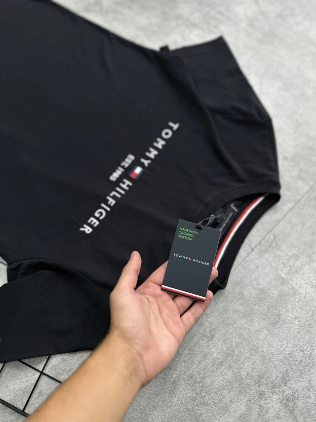 Camiseta Tommy Hilfiger All Black