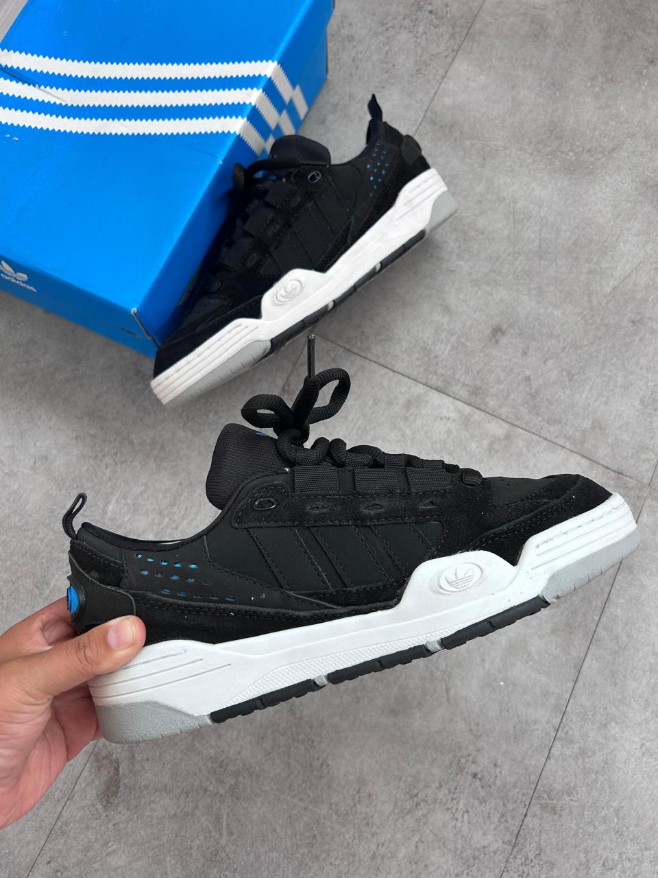 ADIDAS 2000 PRETO E BRANCO