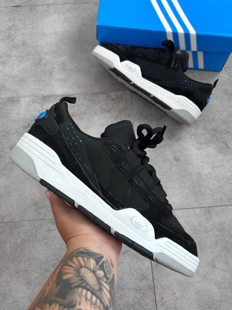 ADIDAS 2000 PRETO E BRANCO