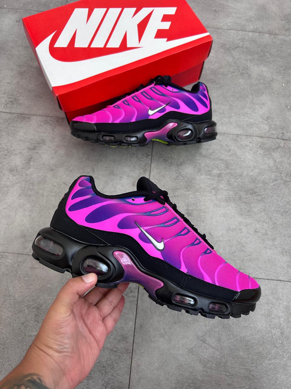 Air Max TN Plus Pink Black