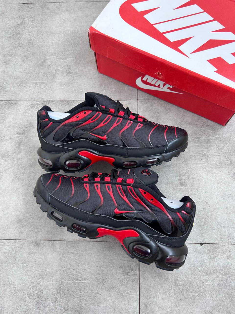 Air Max TN1 Plus Black Red