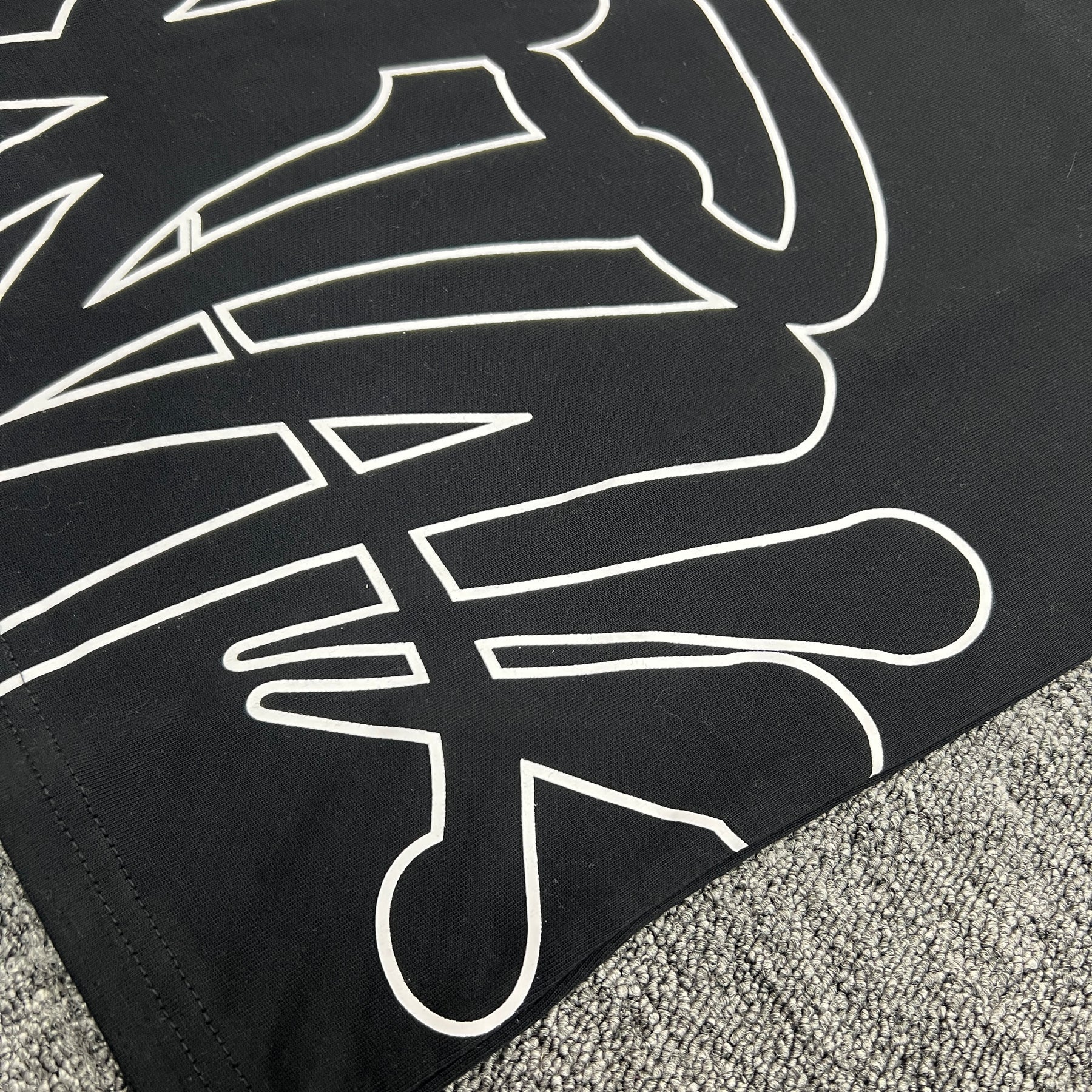 Camiseta Syna World Outline Tee Black