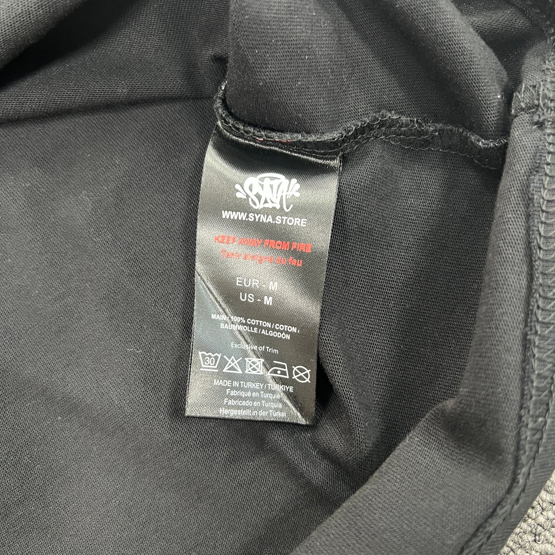 Camiseta Syna World Outline Tee Black