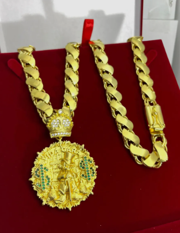 Cordão Corrente Moeda Antiga Tío Patinhas Top Cravejado Dourado