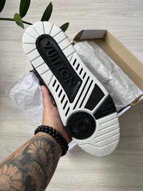 Louis Viutton Skate Preto