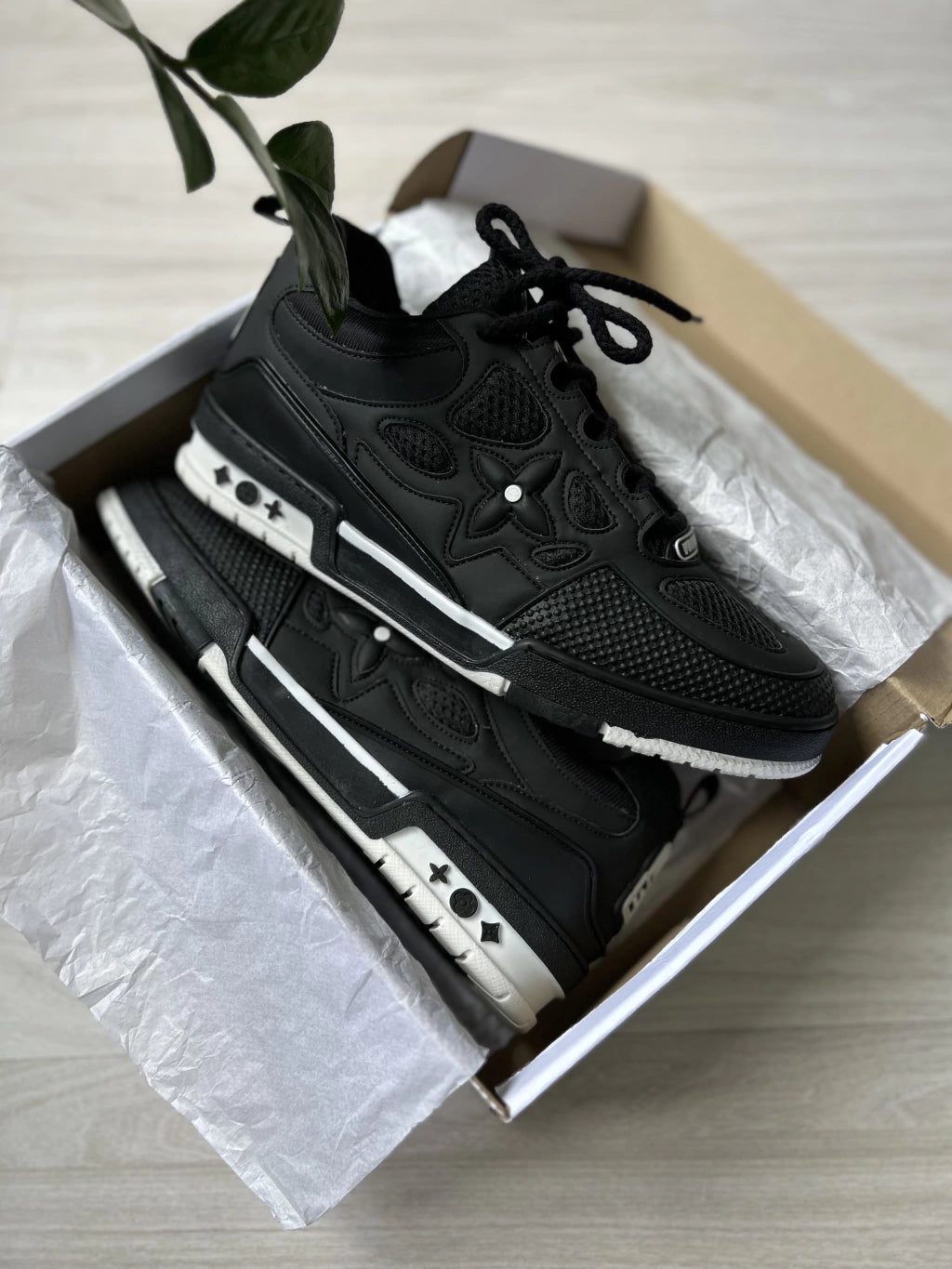 Louis Viutton Skate Preto