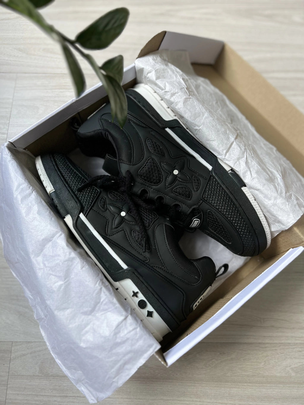 Louis Viutton Skate Preto