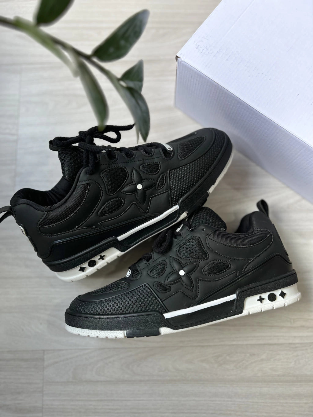 Louis Viutton Skate Preto