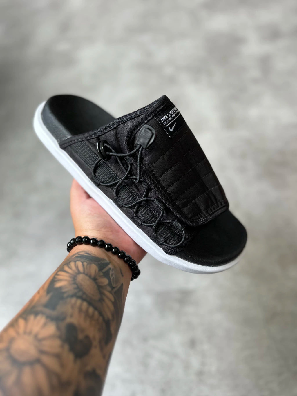 CHINELO NIKE ASUNA PRETO/BRANCO