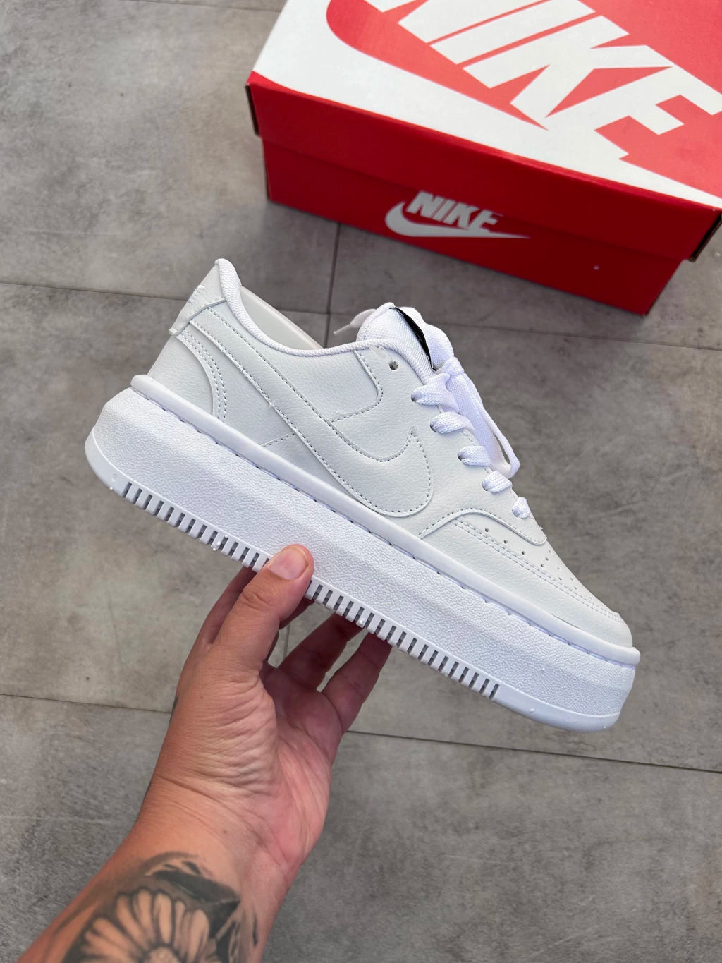 Nike Air Force Court Branco